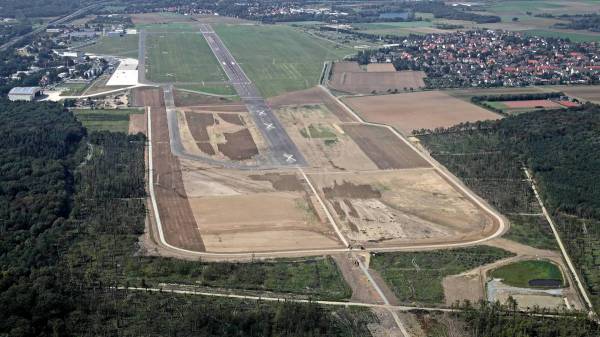 Kleinflugzeug in Braunschweig kommt von Landebahn ab