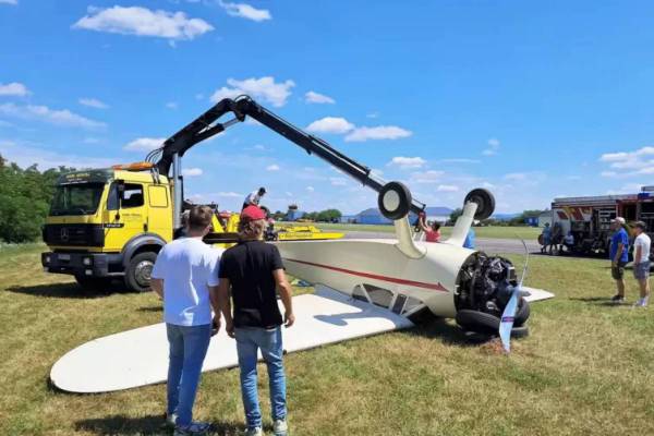 Unfall bei Piper-Treffen auf Pottschütthöhe: Flugzeug landet beim Start auf dem Kopf