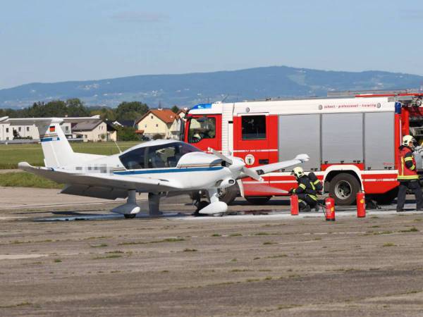 Brennendes Flugzeug landete in Wels