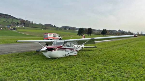 Notlandung eines Kleinflugzeugs endet für die vier Personen an Bord glimpflich