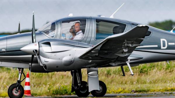Klimaprotest &ndash; Polizei vereitelt Farbattacke auf Merz-Flieger