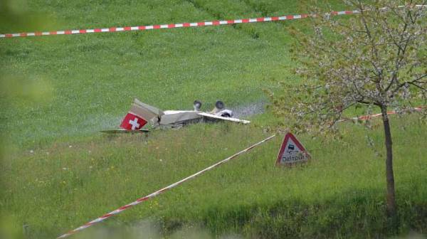 Kleinflugzeug in Ochlenberg BE abgest&uuml;rzt
