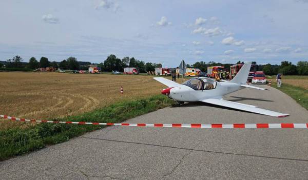 Unfall mit Kleinflugzeug f&uuml;hrt zu kurzzeitigem Grosseinsatz