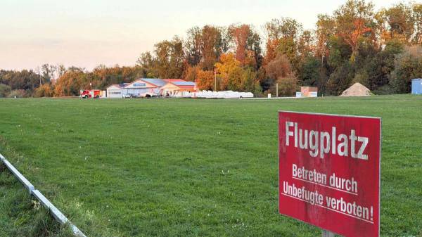 Moosburger Flugplatz: Laute Oldtimer d&uuml;rfen weiter fliegen
