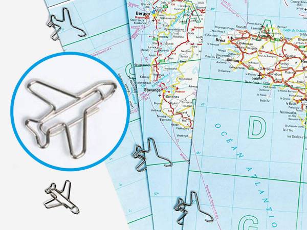 Büroklammern mit Flugzeugmotiv